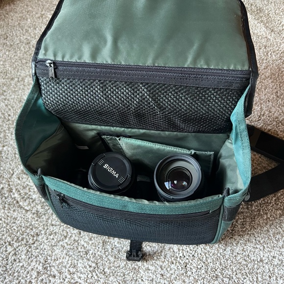 Nikon Film Camera w/ Sigma 70-300mm f4-5.6 dl macro super lens lot - Picture 8 of 9